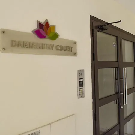 Daniandry لارنكا